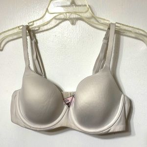 Victoria’s Secret Body By Victoria White lined Demi / Demi double